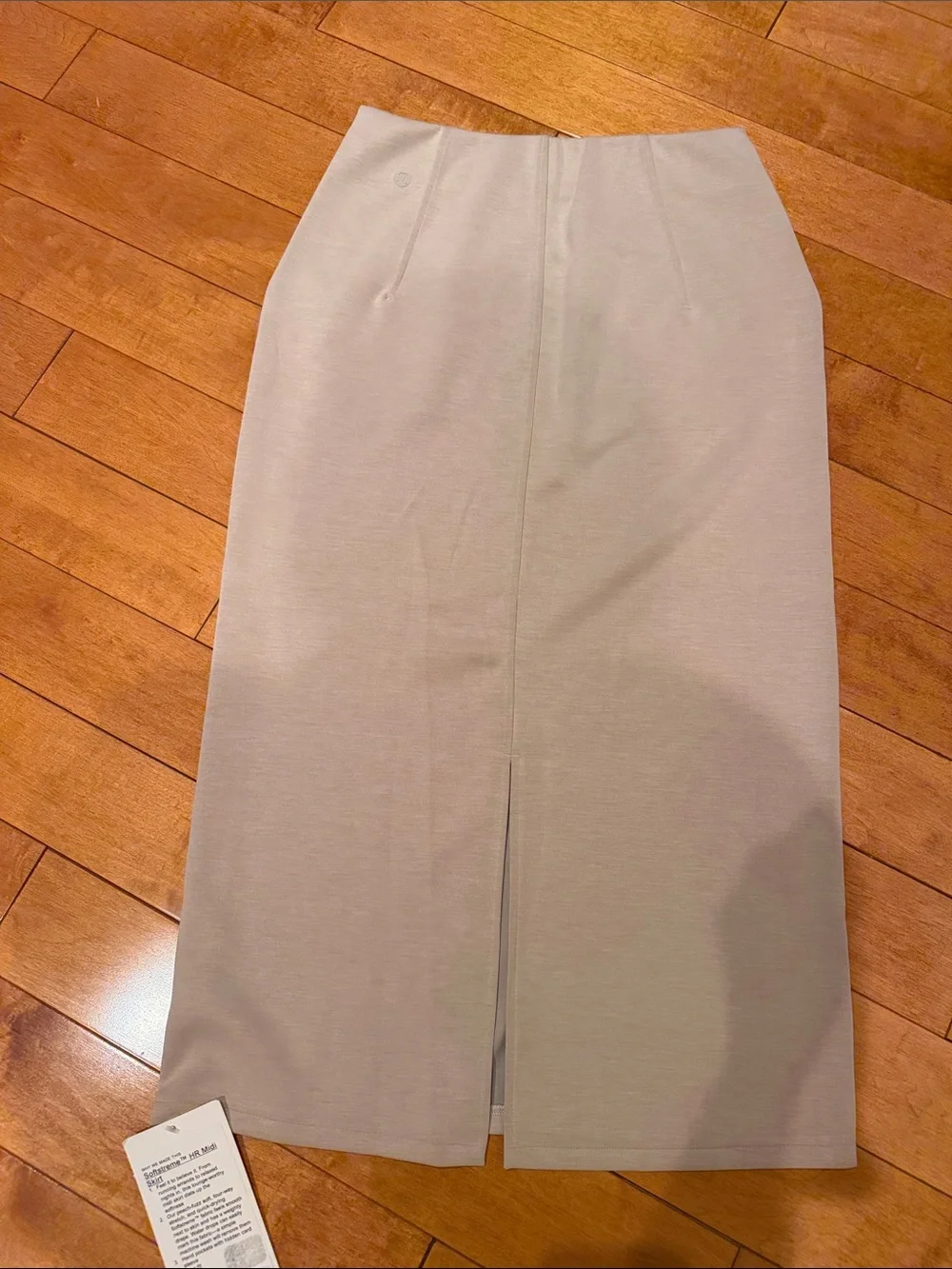 Lululemon Women’s softstreme HR midi Skirt in Light Beige - size 4 - Picture 3 of 6